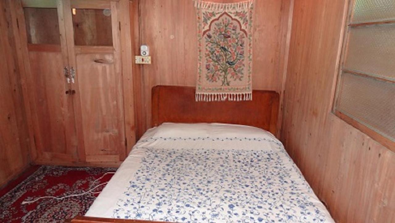 The Shelter Group Of Houseboats & Tour Organiser Srinagar  Room photo