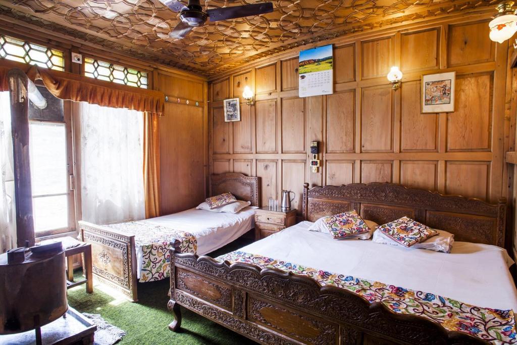 The Shelter Group Of Houseboats & Tour Organiser Srinagar  Exterior photo